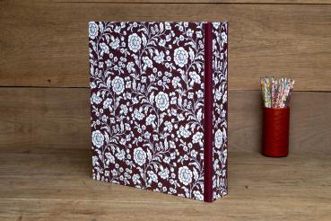 Folder burgundy with white flowers